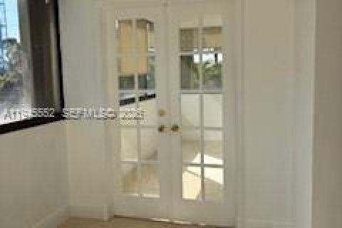 Condominio en alquiler en Miami, Florida, 2 dormitorios, 94.76 m2 № 2002859 - foto 9