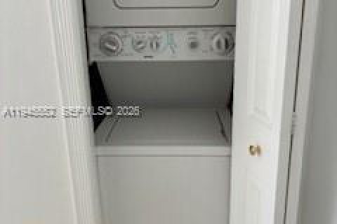 Condominio en alquiler en Miami, Florida, 2 dormitorios, 94.76 m2 № 2002859 - foto 8