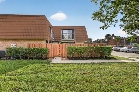 Touwnhouse à vendre à West Palm Beach, Floride: 2 chambres, 114.83 m2 № 2431462 - photo 2