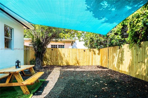 House in Miami, Florida 2 bedrooms, 93.65 sq.m. № 2062507 - photo 16