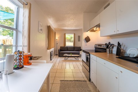 House in Miami, Florida 2 bedrooms, 93.65 sq.m. № 2062507 - photo 8