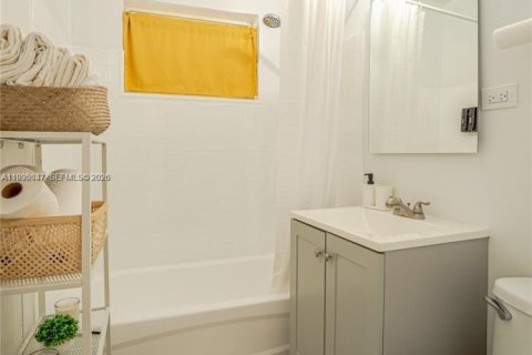 House in Miami, Florida 2 bedrooms, 93.65 sq.m. № 2062507 - photo 5