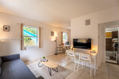 House in Miami, Florida 2 bedrooms, 93.65 sq.m. № 2062507 - photo 7