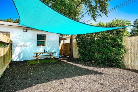 House in Miami, Florida 2 bedrooms, 93.65 sq.m. № 2062507 - photo 11