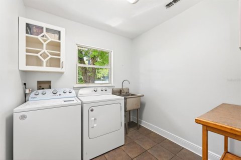 House in Orlando, Florida 3 bedrooms, 161.28 sq.m. № 2239398 - photo 23
