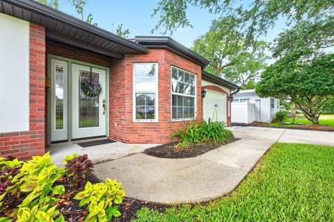 House in Orlando, Florida 3 bedrooms, 161.28 sq.m. № 2239398 - photo 2