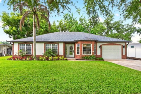 House in Orlando, Florida 3 bedrooms, 161.28 sq.m. № 2239398