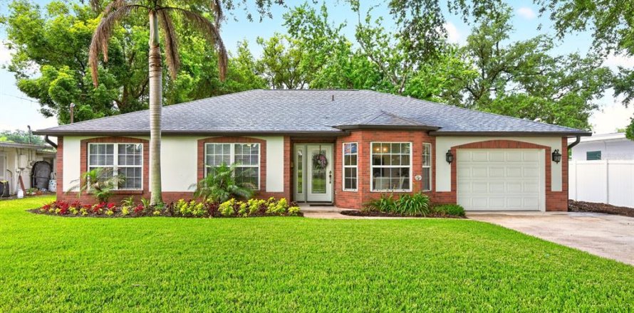 House in Orlando, Florida 3 bedrooms, 161.28 sq.m. № 2239398