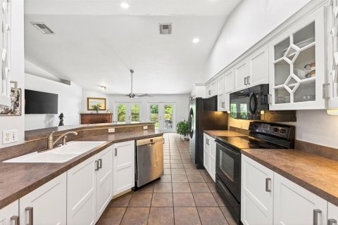 House in Orlando, Florida 3 bedrooms, 161.28 sq.m. № 2239398 - photo 9
