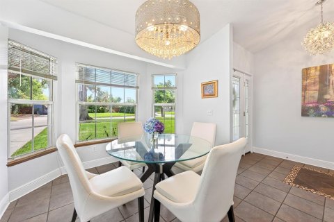 House in Orlando, Florida 3 bedrooms, 161.28 sq.m. № 2239398 - photo 5