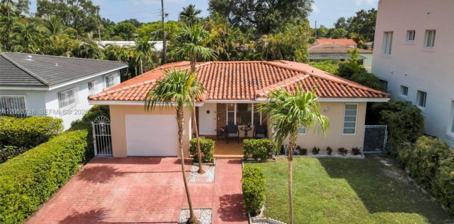 Villa ou maison à Coral Gables, Floride 3 chambres, 152.64 m2 № 2179925