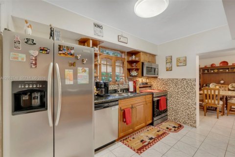 Villa ou maison à vendre à Coral Gables, Floride: 3 chambres, 152.64 m2 № 2179925 - photo 10