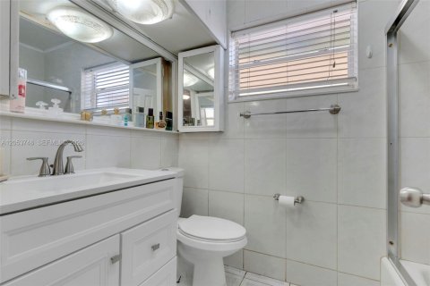 Villa ou maison à vendre à Coral Gables, Floride: 3 chambres, 152.64 m2 № 2179925 - photo 19