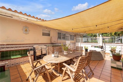 Villa ou maison à vendre à Coral Gables, Floride: 3 chambres, 152.64 m2 № 2179925 - photo 30