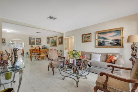Villa ou maison à vendre à Coral Gables, Floride: 3 chambres, 152.64 m2 № 2179925 - photo 5