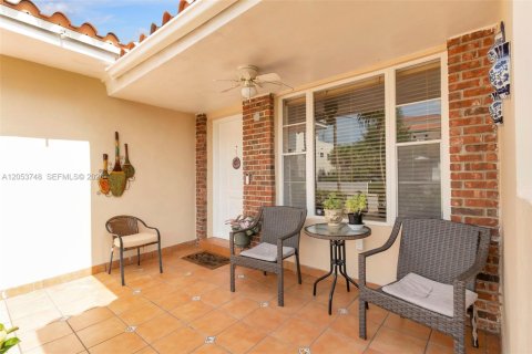 Villa ou maison à vendre à Coral Gables, Floride: 3 chambres, 152.64 m2 № 2179925 - photo 4