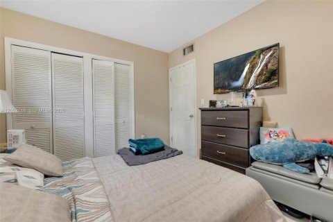 Villa ou maison à vendre à Coral Gables, Floride: 3 chambres, 152.64 m2 № 2179925 - photo 23