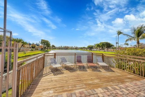 Townhouse in Miami, Florida 3 bedrooms, 144.93 sq.m. № 1697144 - photo 27
