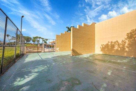 Townhouse in Miami, Florida 3 bedrooms, 144.93 sq.m. № 1697144 - photo 24