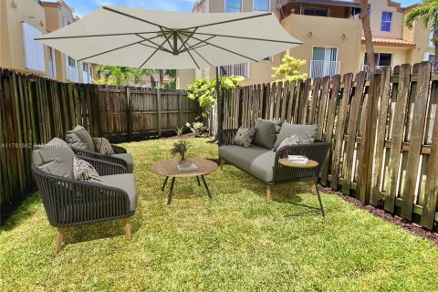 Townhouse in Miami, Florida 3 bedrooms, 144.93 sq.m. № 1697144 - photo 18