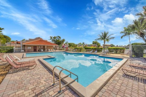 Townhouse in Miami, Florida 3 bedrooms, 144.93 sq.m. № 1697144 - photo 23