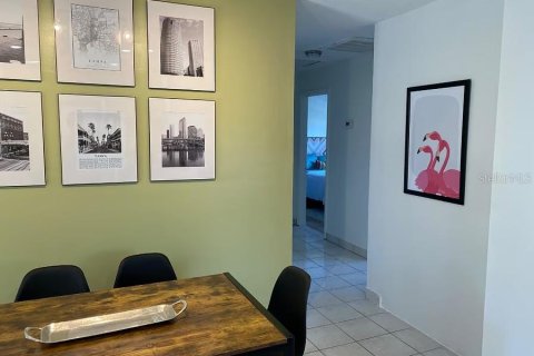 Casa en venta en Tampa, Florida, 4 dormitorios, 167.78 m2 № 2386485 - foto 10