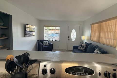 Casa en venta en Tampa, Florida, 4 dormitorios, 167.78 m2 № 2386485 - foto 9