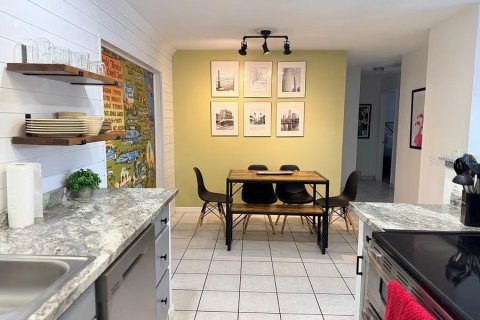 Casa en venta en Tampa, Florida, 4 dormitorios, 167.78 m2 № 2386485 - foto 4