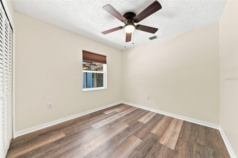 House in Eustis, Florida 4 bedrooms, 155.05 sq.m. № 2226022 - photo 21