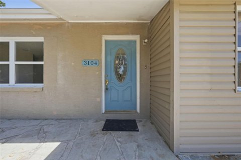 House in Eustis, Florida 4 bedrooms, 155.05 sq.m. № 2226022 - photo 5