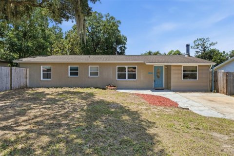 House in Eustis, Florida 4 bedrooms, 155.05 sq.m. № 2226022