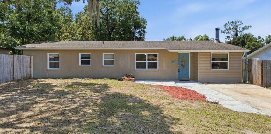 House in Eustis, Florida 4 bedrooms, 155.05 sq.m. № 2226022