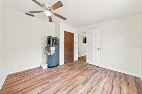 House in Eustis, Florida 4 bedrooms, 155.05 sq.m. № 2226022 - photo 28