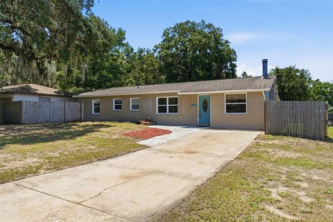 House in Eustis, Florida 4 bedrooms, 155.05 sq.m. № 2226022 - photo 4