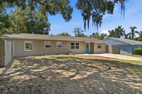 House in Eustis, Florida 4 bedrooms, 155.05 sq.m. № 2226022 - photo 3