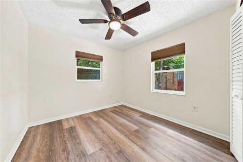 House in Eustis, Florida 4 bedrooms, 155.05 sq.m. № 2226022 - photo 23