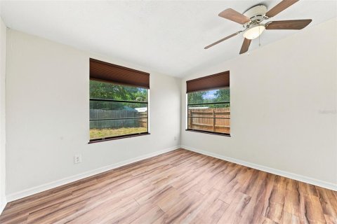 House in Eustis, Florida 4 bedrooms, 155.05 sq.m. № 2226022 - photo 27