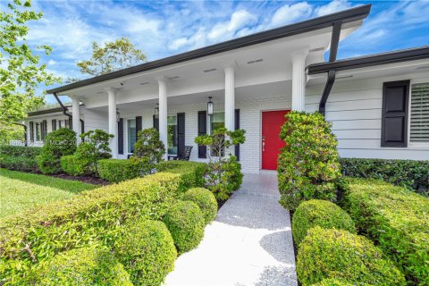 House in Miami, Florida 4 bedrooms, 226.03 sq.m. № 2185226 - photo 9
