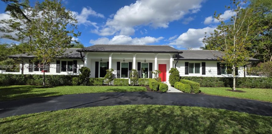 House in Miami, Florida 4 bedrooms, 226.03 sq.m. № 2185226