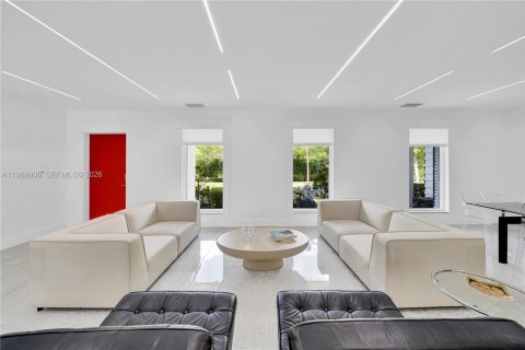 House in Miami, Florida 4 bedrooms, 226.03 sq.m. № 2185226 - photo 14