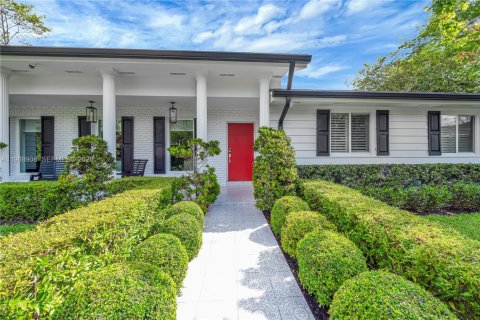 House in Miami, Florida 4 bedrooms, 226.03 sq.m. № 2185226 - photo 8