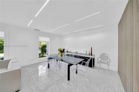 House in Miami, Florida 4 bedrooms, 226.03 sq.m. № 2185226 - photo 24