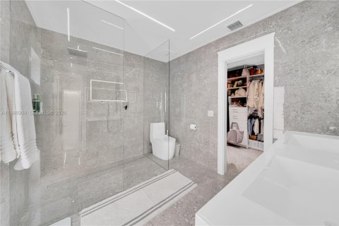 House in Miami, Florida 4 bedrooms, 226.03 sq.m. № 2185226 - photo 29