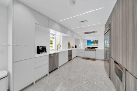 House in Miami, Florida 4 bedrooms, 226.03 sq.m. № 2185226 - photo 23