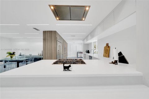 House in Miami, Florida 4 bedrooms, 226.03 sq.m. № 2185226 - photo 18