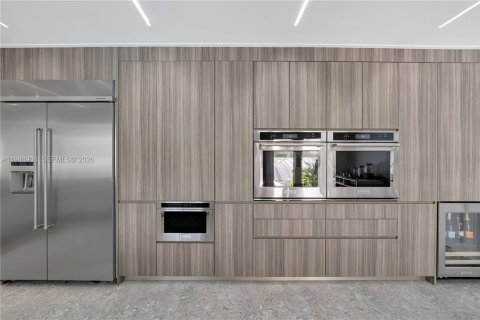 House in Miami, Florida 4 bedrooms, 226.03 sq.m. № 2185226 - photo 20