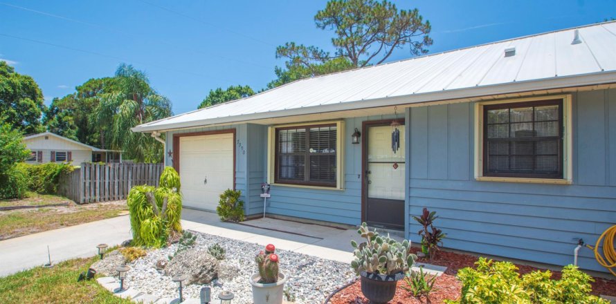 House in Vero Beach, Florida 2 bedrooms, 100.15 sq.m. № 2282446