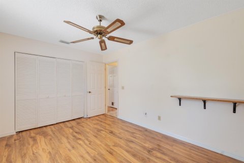 House in Vero Beach, Florida 2 bedrooms, 100.15 sq.m. № 2282446 - photo 10