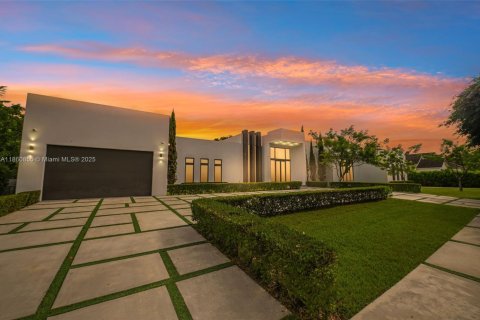Casa en venta en Pinecrest, Florida, 6 dormitorios, 606.65 m2 № 1961144 - foto 1