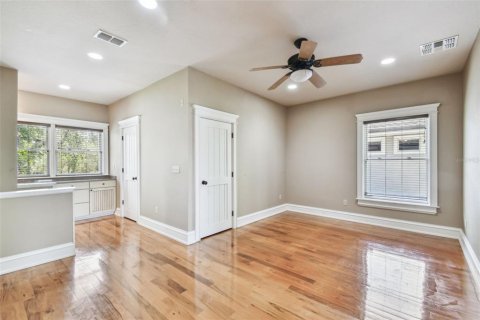 Casa en venta en Tampa, Florida, 7 dormitorios, 581.29 m2 № 1721054 - foto 18